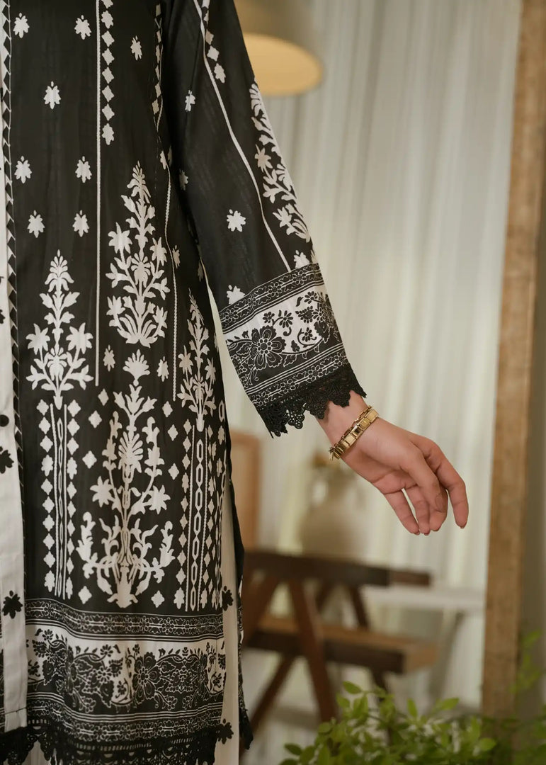 Monochrome Majesty - Chapter One